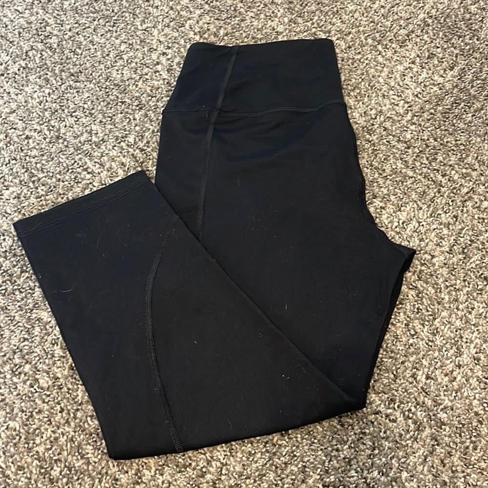 Victoria’s Secret knockout capri leggings, large